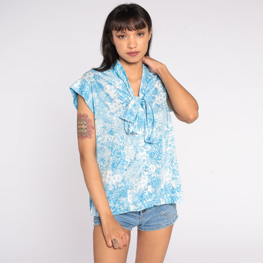 70s Floral Ascot Blouse White Blue Button-Up Short Sleeve Large L