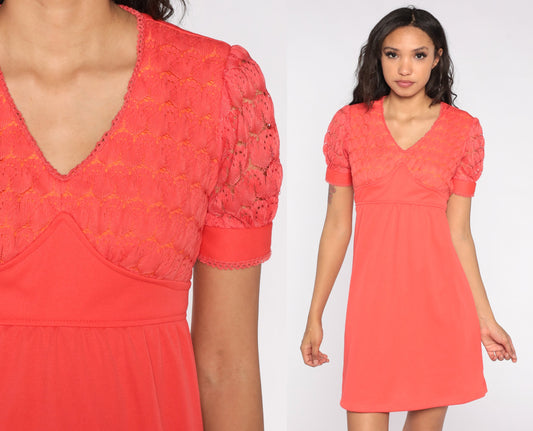 1970s Babydoll Mini Dress Salmon Pink Puff Sleeve Empire Waist Lace Medium