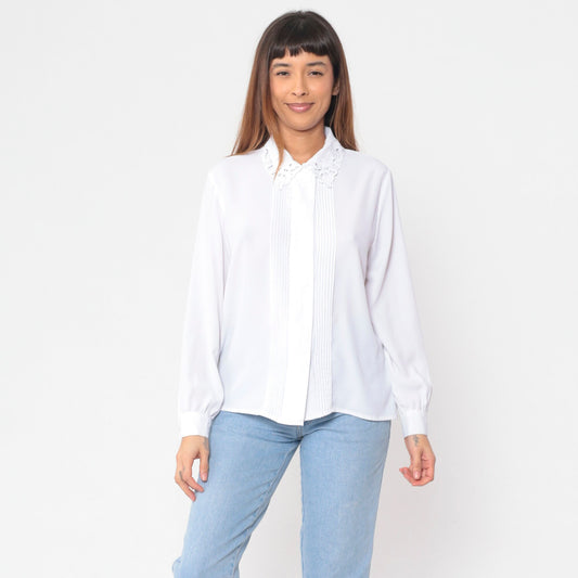 90s Karen Scott White Pleated Blouse Floral Embroidered Cutout Collar Small