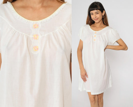 70s Lorraine White Floral Embroidered Nightgown Puff Sleeve Lace Trim Medium