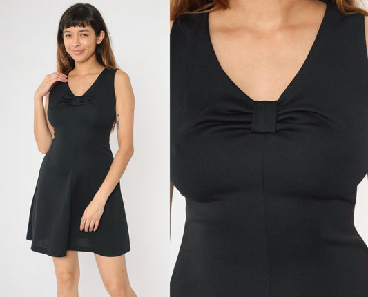 1960s Black Mini Shift Dress Sleeveless A-Line V-Neck Small