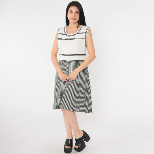 70s Mod Striped Shift Dress Black White Op Art Sleeveless Knee-Length Medium