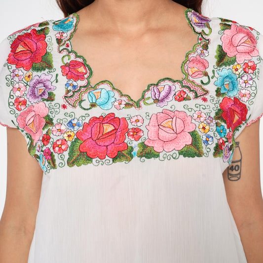 90s Mexican Embroidered Huipil White Floral Square Neck Blouse Medium