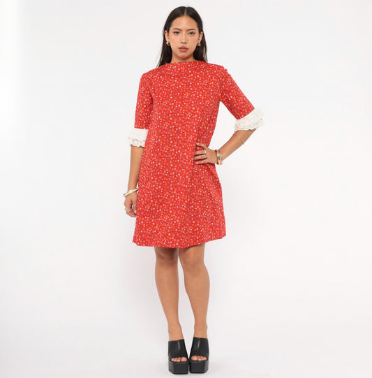 60s Red Ditsy Floral Cotton Shift Dress Eyelet Lace Cuff Knee-Length Small