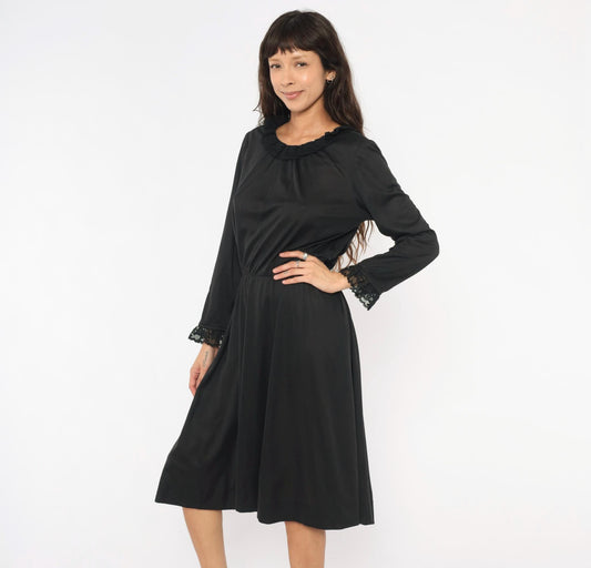 70s Black Lace Trim Scoop Neck A-Line Dress Knee Length Long Sleeve Medium Large