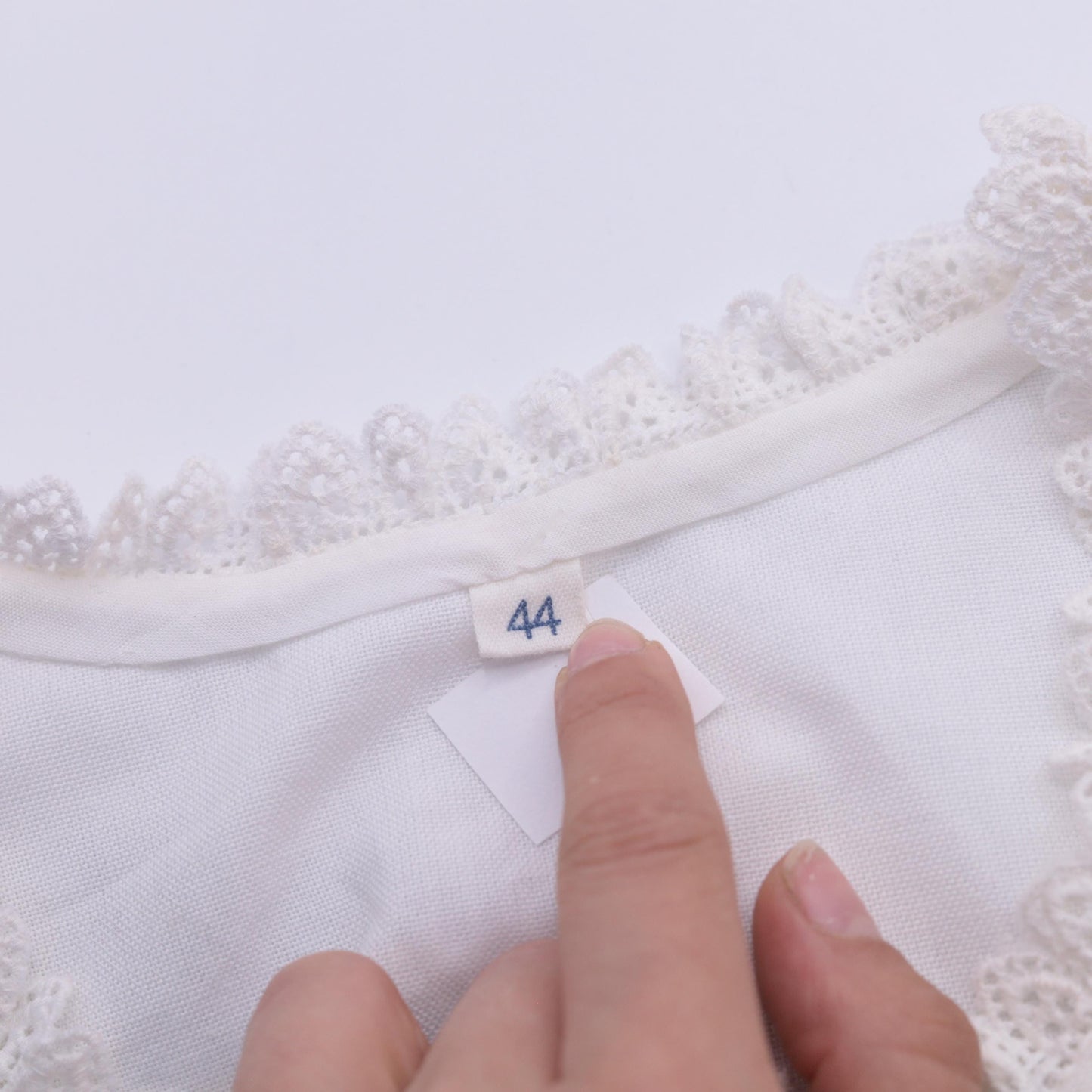 70s Hungarian Peasant Blouse White Cotton Puff Sleeve Floral Embroidery Medium