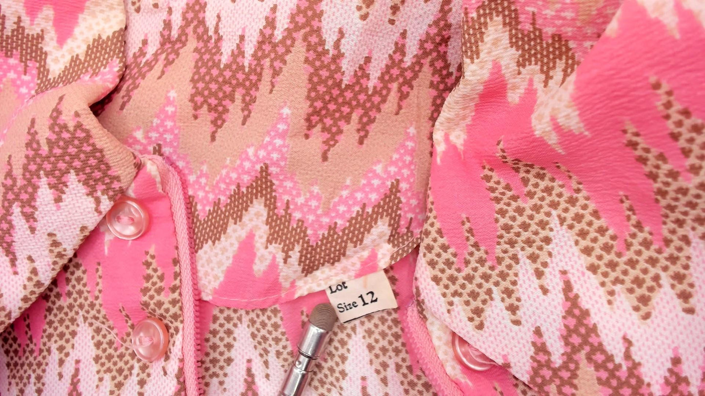 1970s Pink Tan Chevron Mini Dress Shift Pointed Collar Long Sleeve Extra Small XS