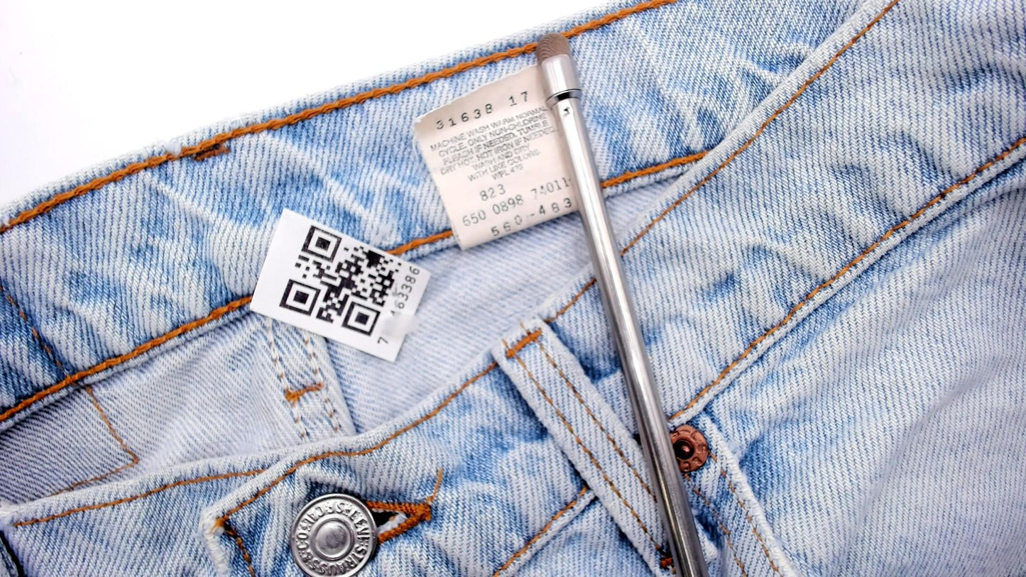 90s Levi's 560 Light Wash High Rise Tapered Jeans 31x32