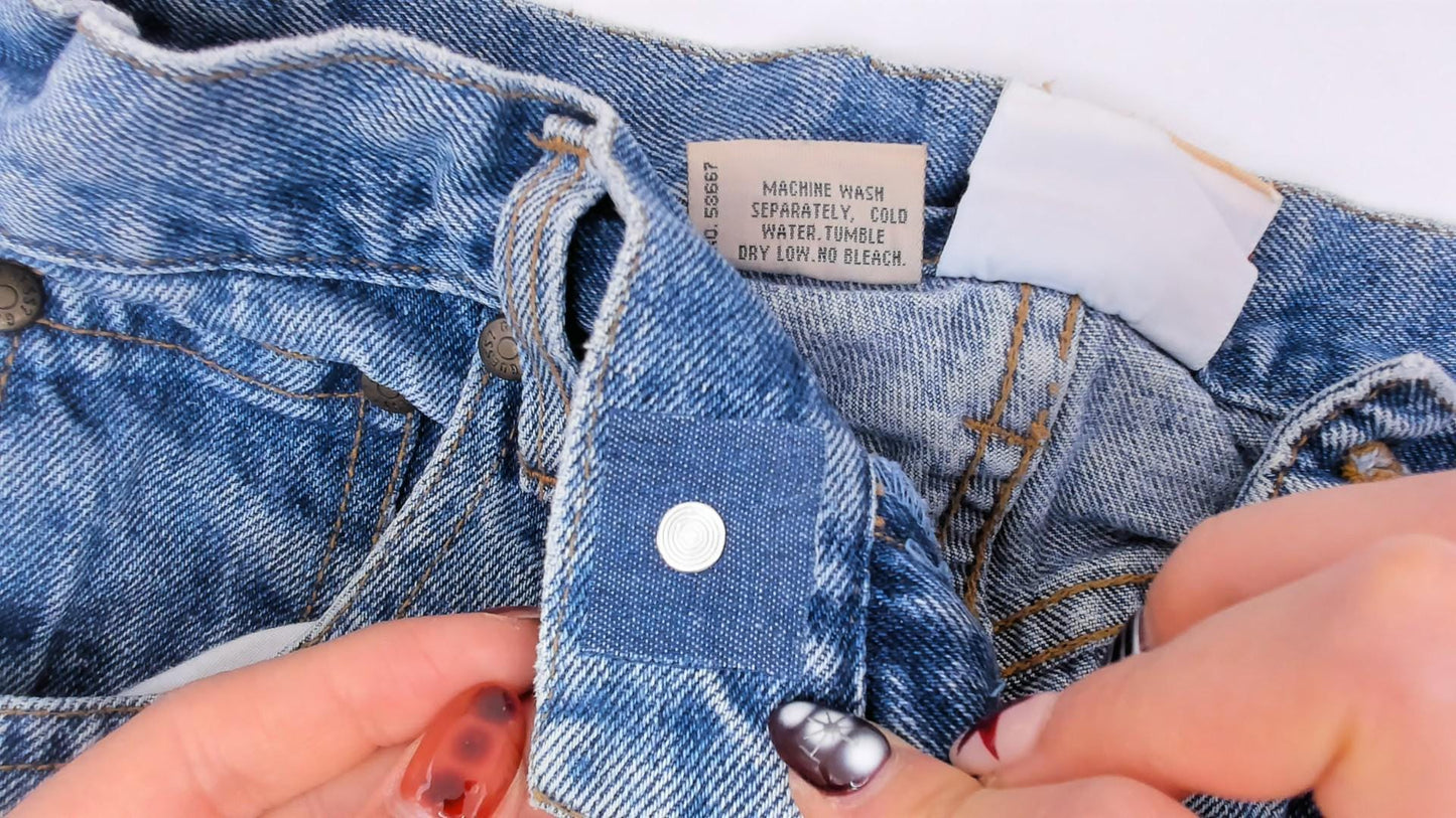 90s Guess Mom Jeans High Waisted Tapered Light Wash Denim XXS