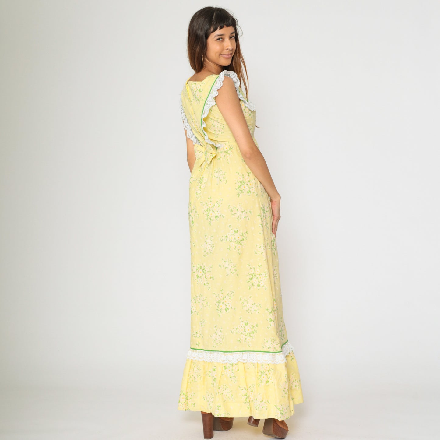1970s Yellow Floral Prairie Dress with Lace Trim S