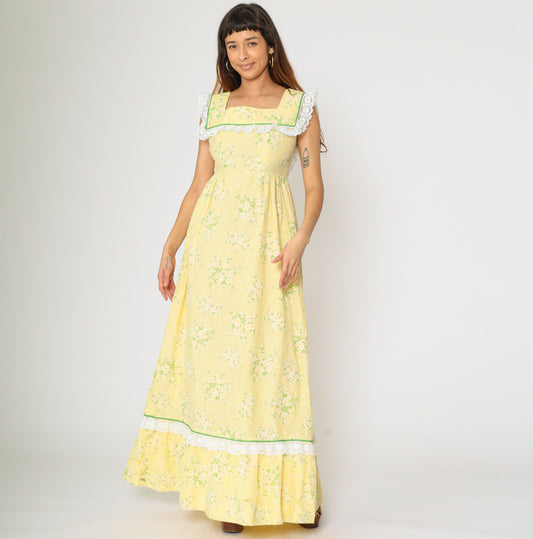 1970s Yellow Floral Prairie Dress with Lace Trim S