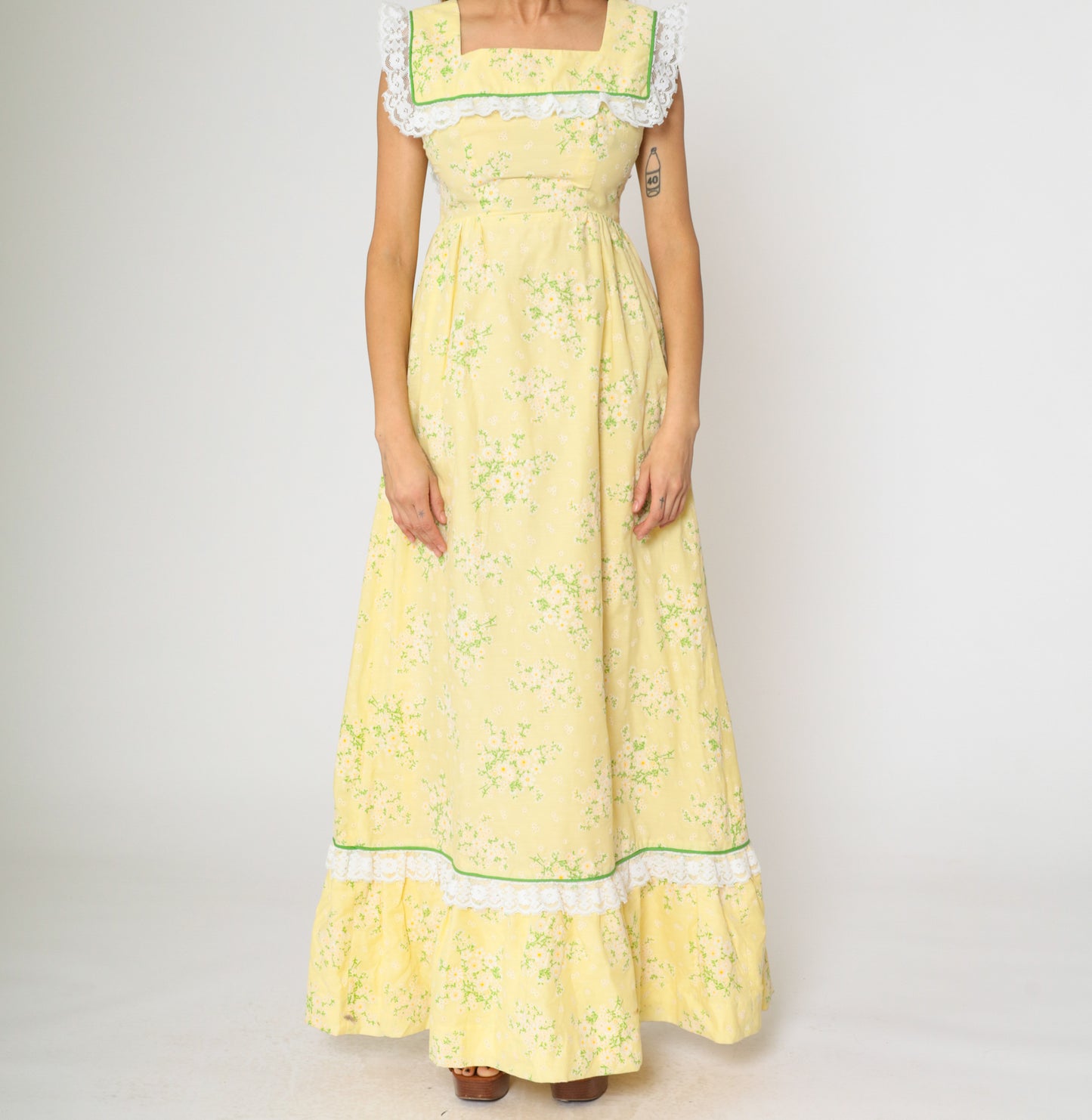 1970s Yellow Floral Prairie Dress with Lace Trim S