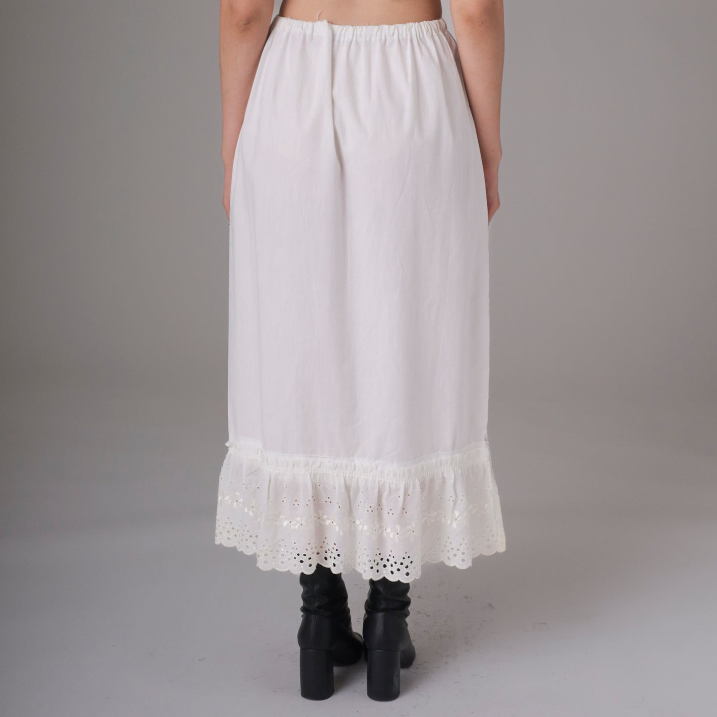 90s White Maxi Skirt with Lace Trim