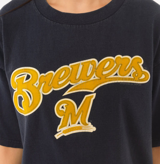 Milwaukee Brewers Tee 90s MLB Baseball Graphic Shirt Navy Blue Cotton Yellow Gold Script Logo Lee Sport Short Sleeve Crew Neck Boxy Sports Fan Wisconsin Unisex Large L