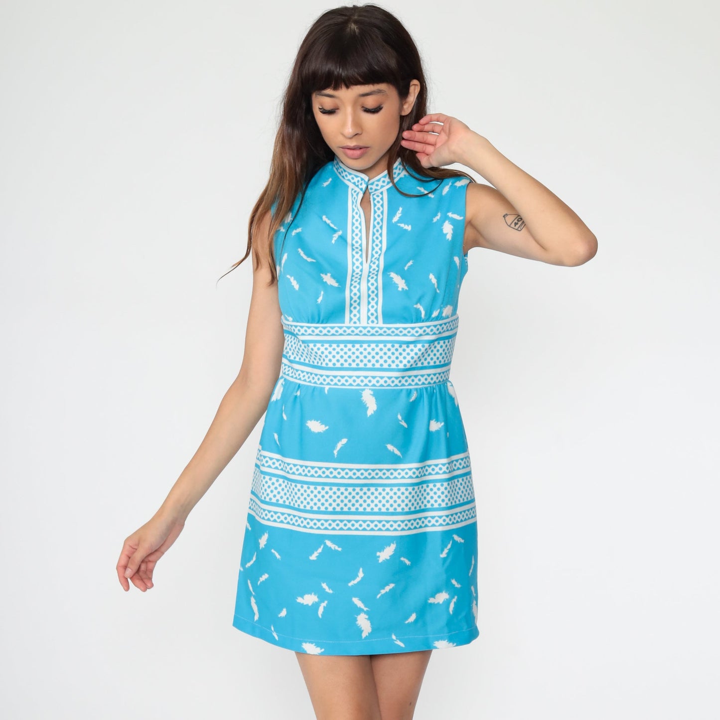 1970s Feather Print Babydoll Dress Empire Waist Mini Blue Sleeveless Small