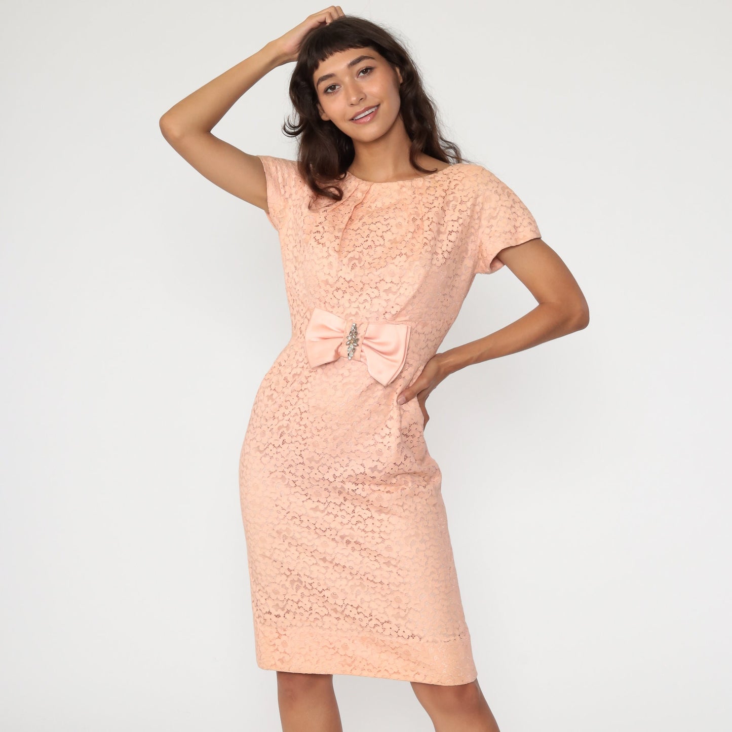 1960s Pink Lace Cocktail Dress Bow Neckline Knee-Length Sheath Small