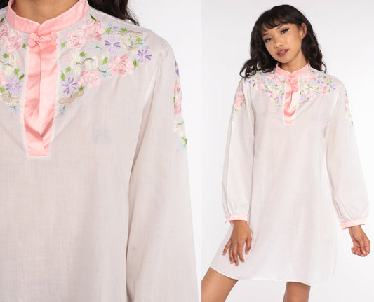 70s White Floral Embroidered Mini Dress Long Sleeve Shift Cut Small Medium