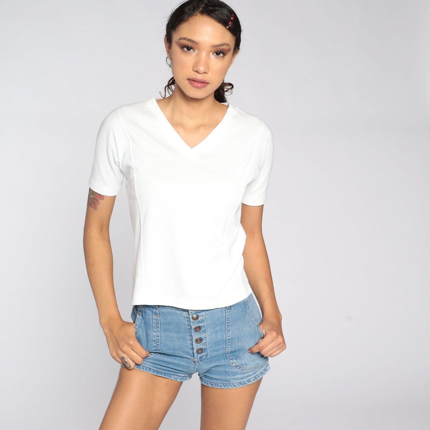 80s White V-Neck T-Shirt Cotton Poly Vintage Tee Small