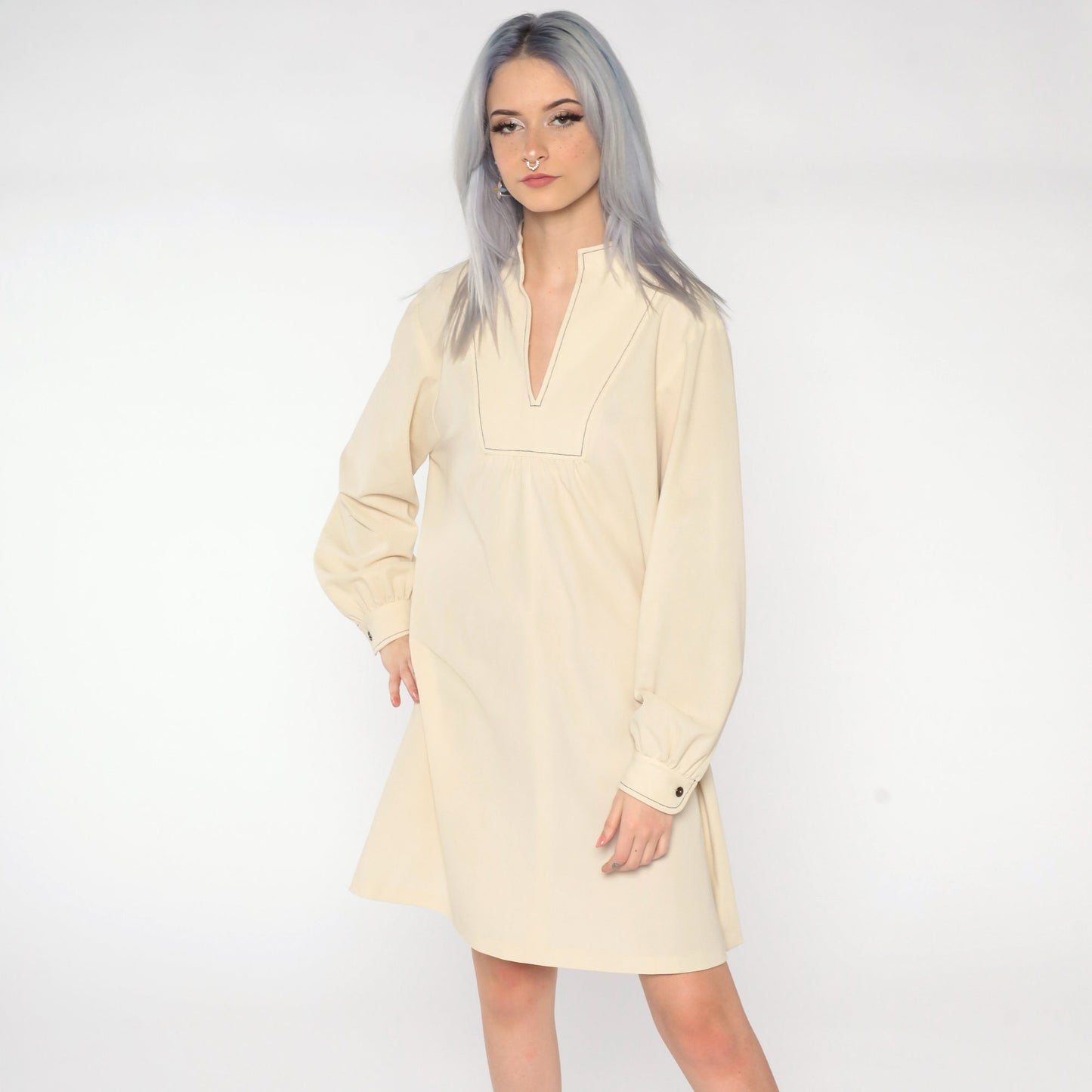 1960s Cream Shift Dress V-Neck Long Sleeve Mod Mini Polyester Large L