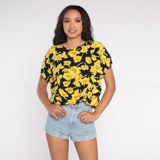90s Yellow Floral Rayon Shirt Short Sleeve Blouse Small