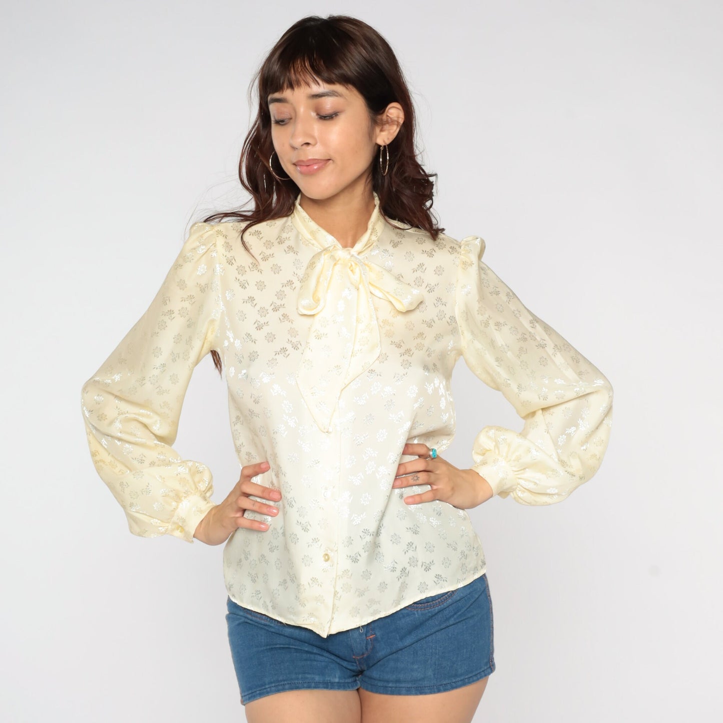 80s Cream Embossed Floral Blouse Ascot Bow Balloon Sleeve Button Up Small