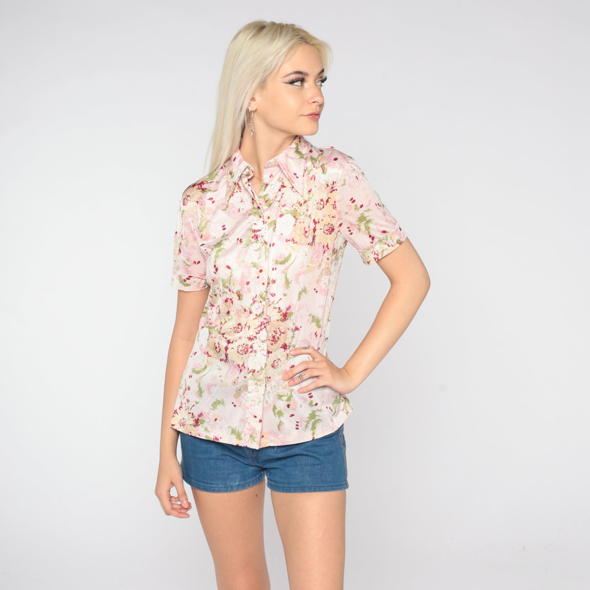 70s Pink Floral Button-Up Blouse Short Sleeve Pointed Collar Medium