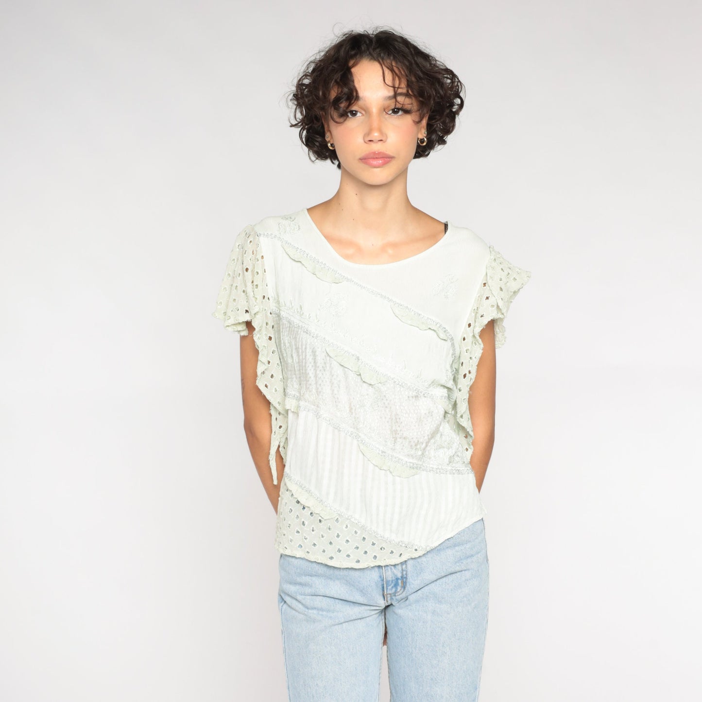 00s Light Green Floral Embroidered Blouse Ruffled Cap Sleeve Cutout Medium M