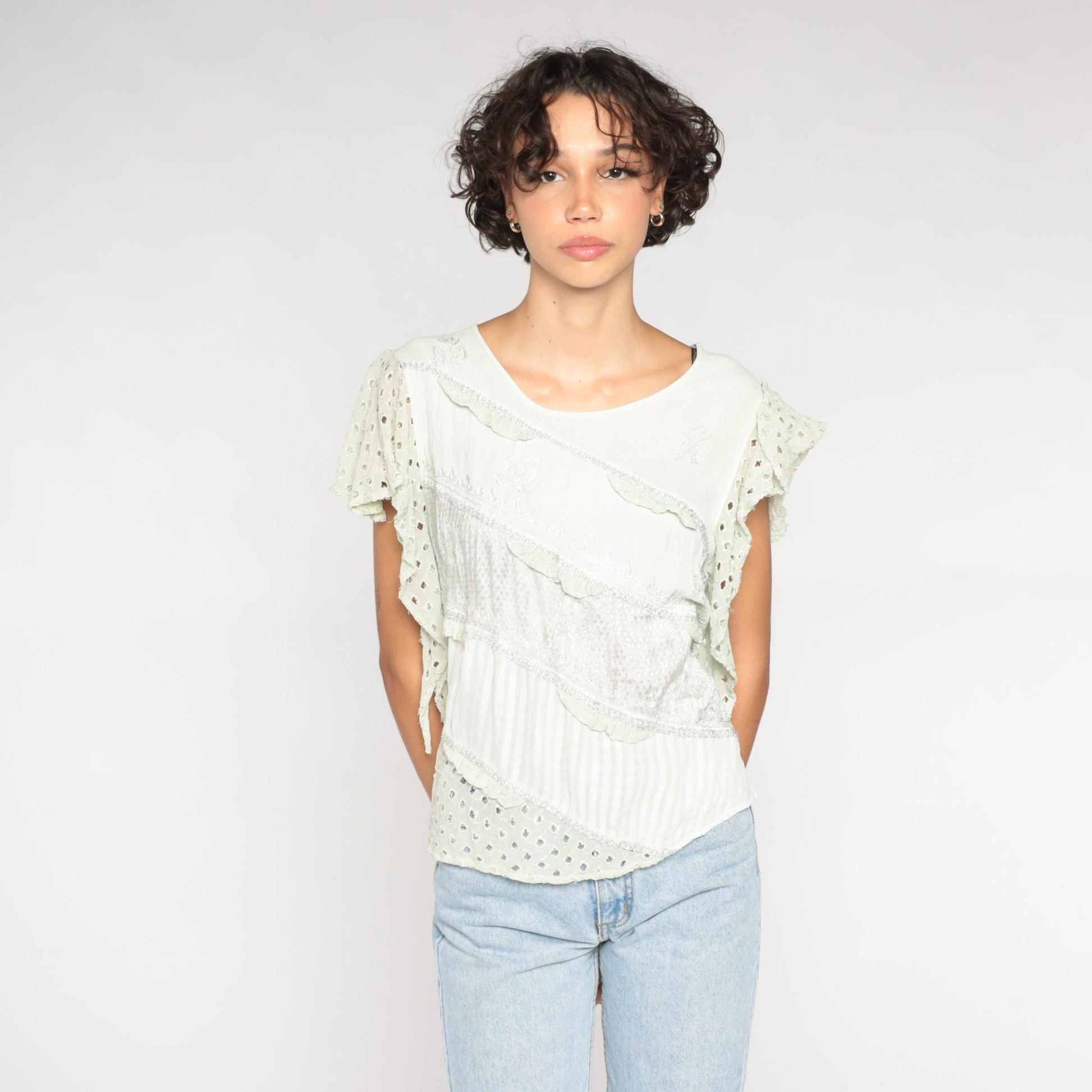 00s Light Green Floral Embroidered Blouse Ruffled Cap Sleeve Cutout Medium M
