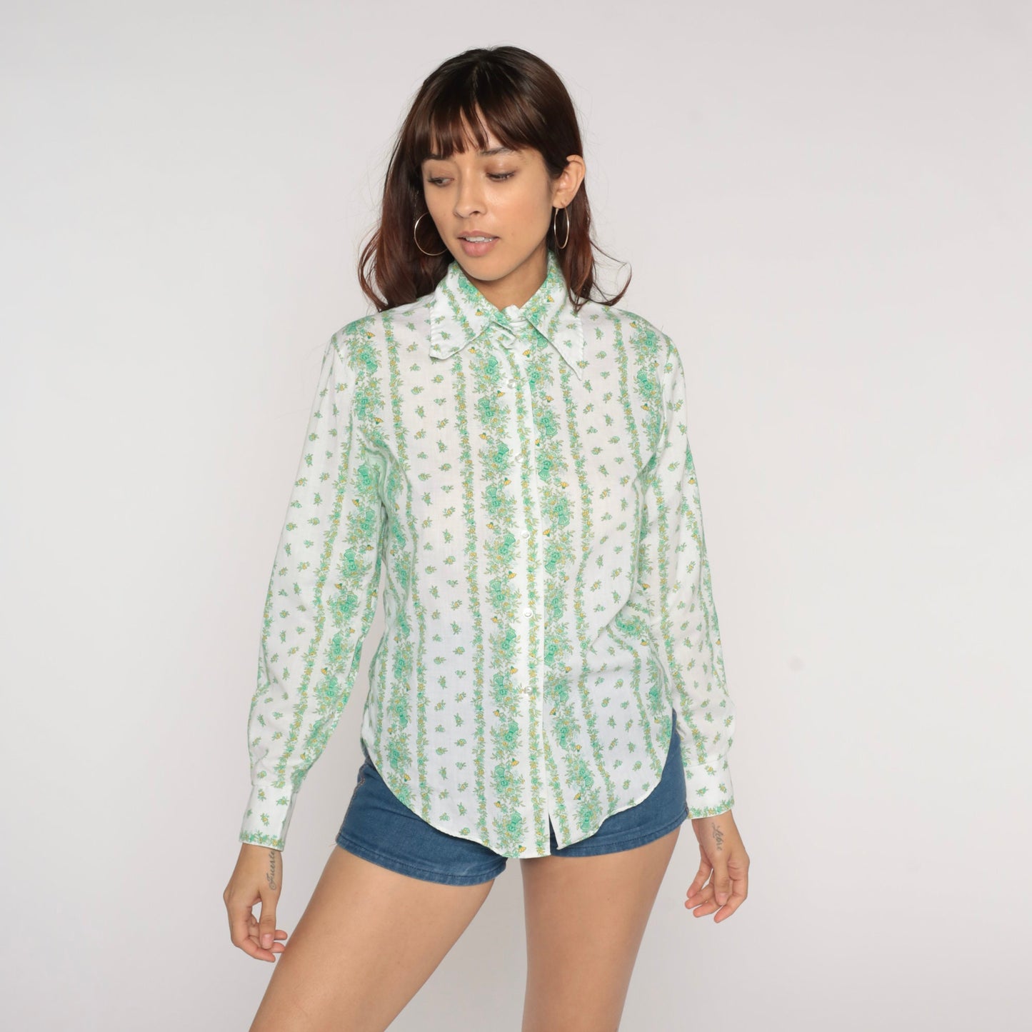 70s Floral Button-Up Shirt White Green Flower Pointed Collar Long Sleeve Medium