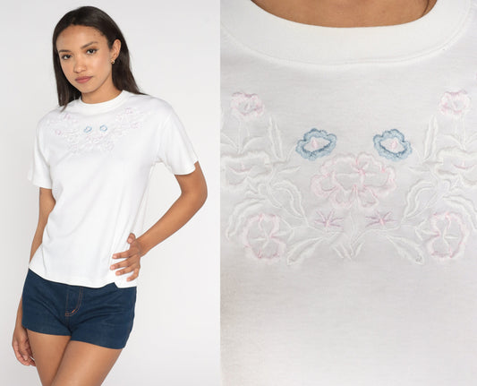 90s Floral Embroidered T-Shirt White Graphic Tee Short Sleeve Small S