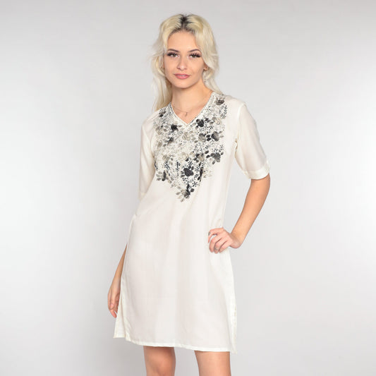 90s Floral Embroidered Mini Dress Off-White V-Neck Short Sleeve Extra Small