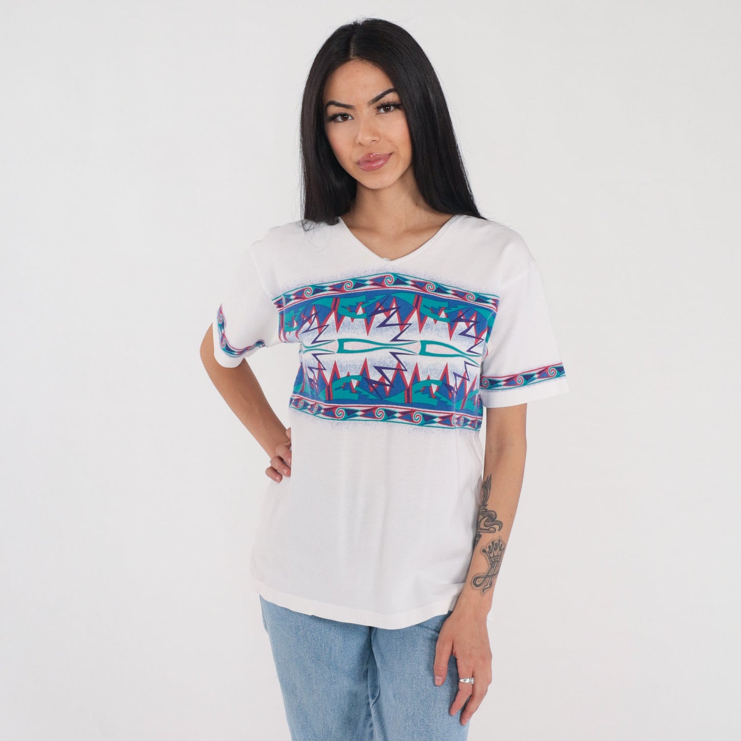 90s Abstract Geometric Print V-Neck T-Shirt White Blue Red Green Small