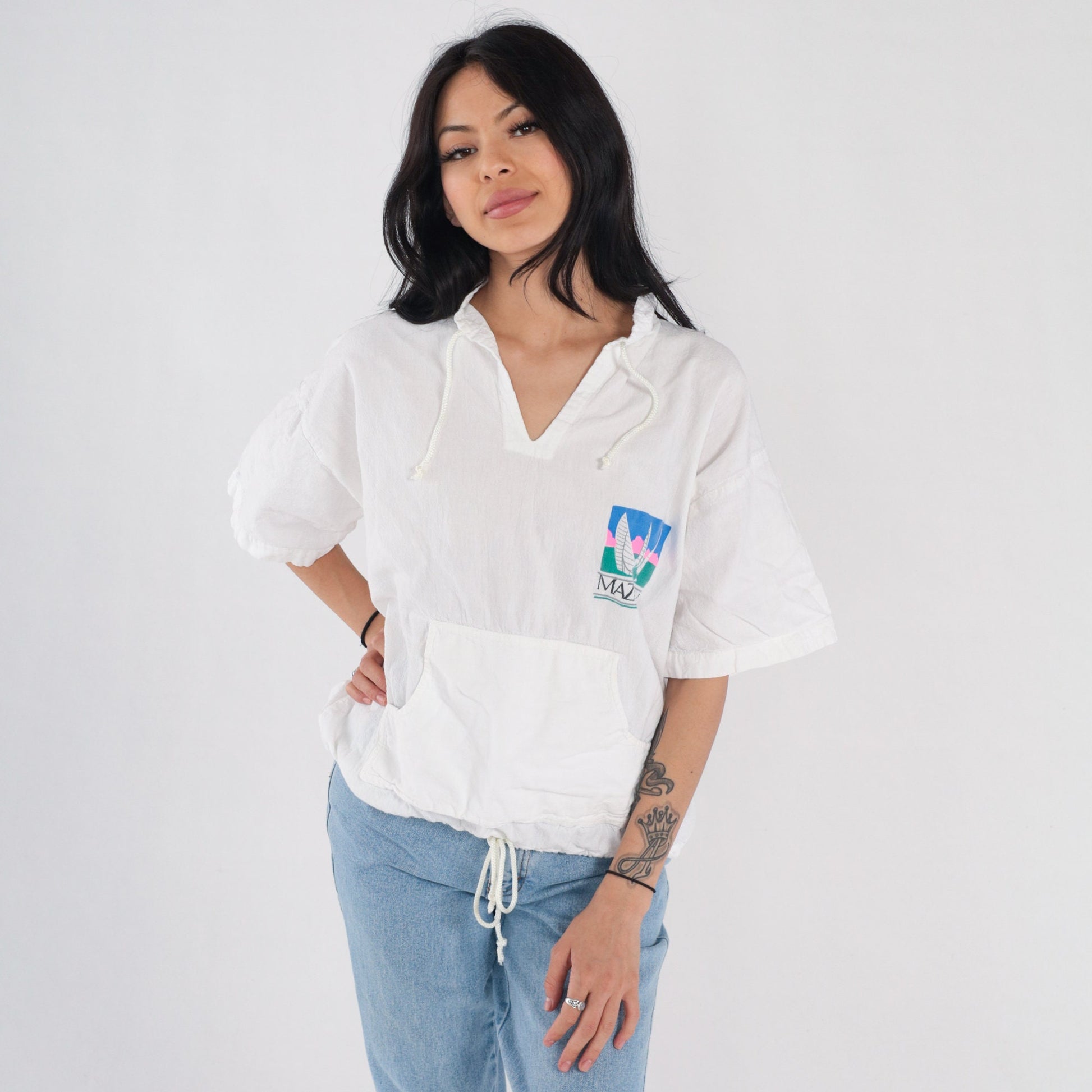 00s Mazatlan Sailboat Graphic T-Shirt White V-Neck Kangaroo Pocket Medium