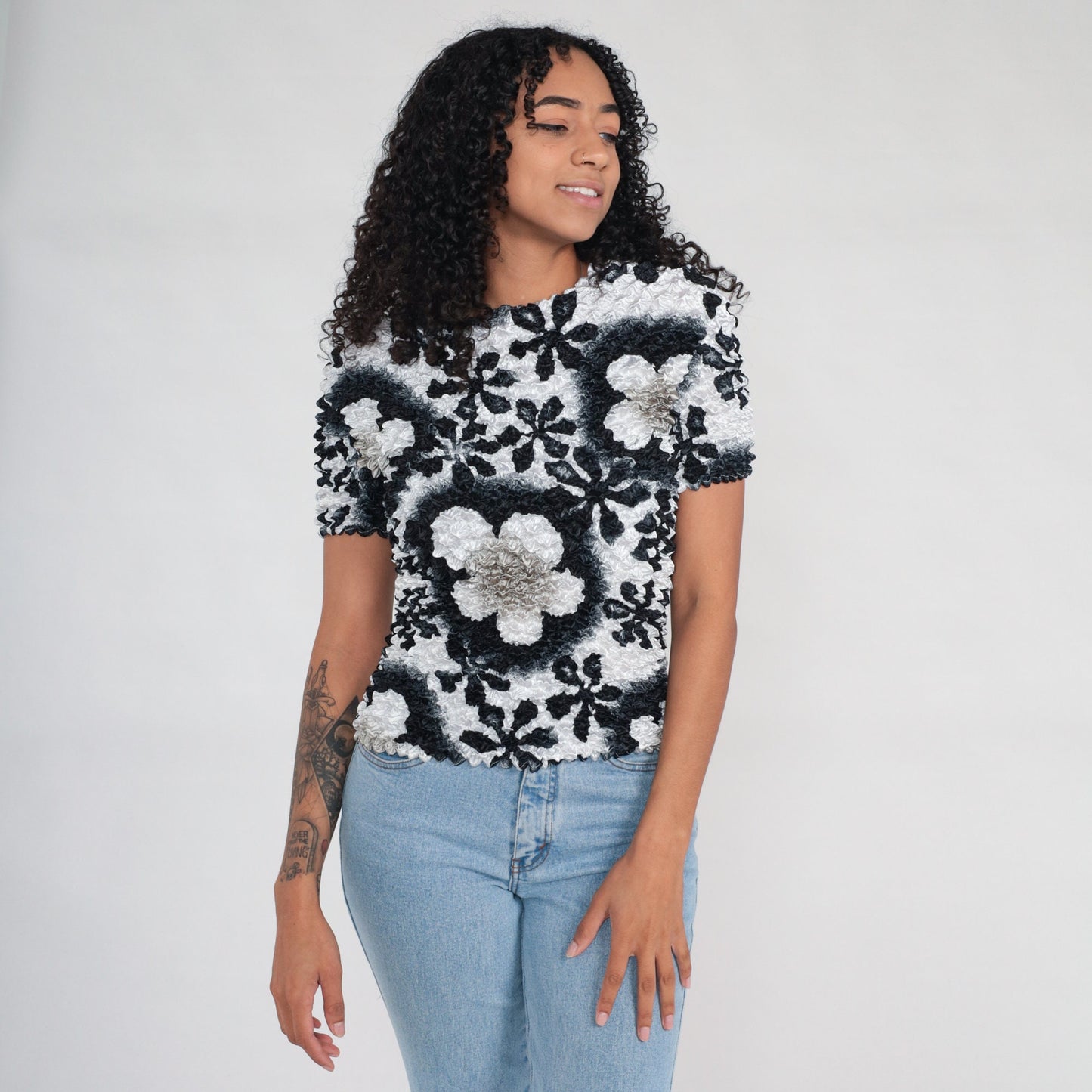 Y2K Black White Floral Popcorn Textured Blouse Short Sleeve Small Medium Large