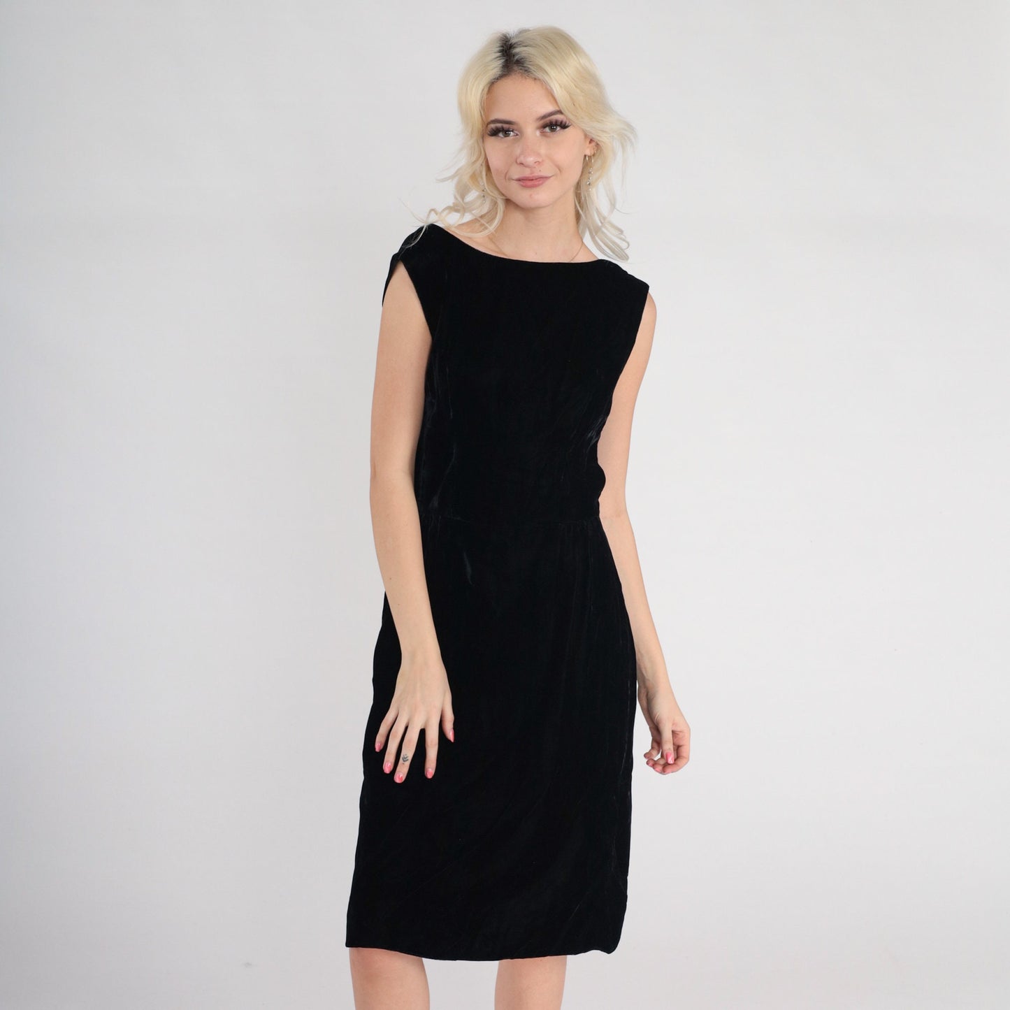 70s Black Velvet Shift Dress Low Back Sleeveless Small