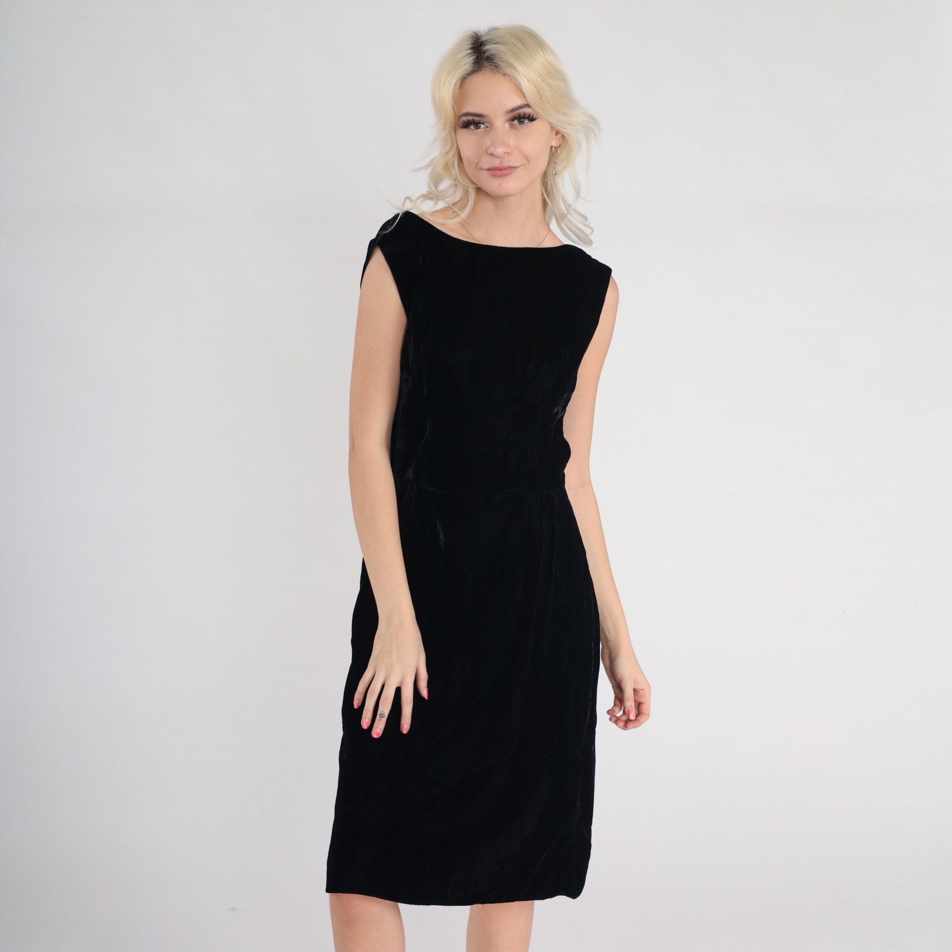 70s Black Velvet Shift Dress Low Back Sleeveless Small