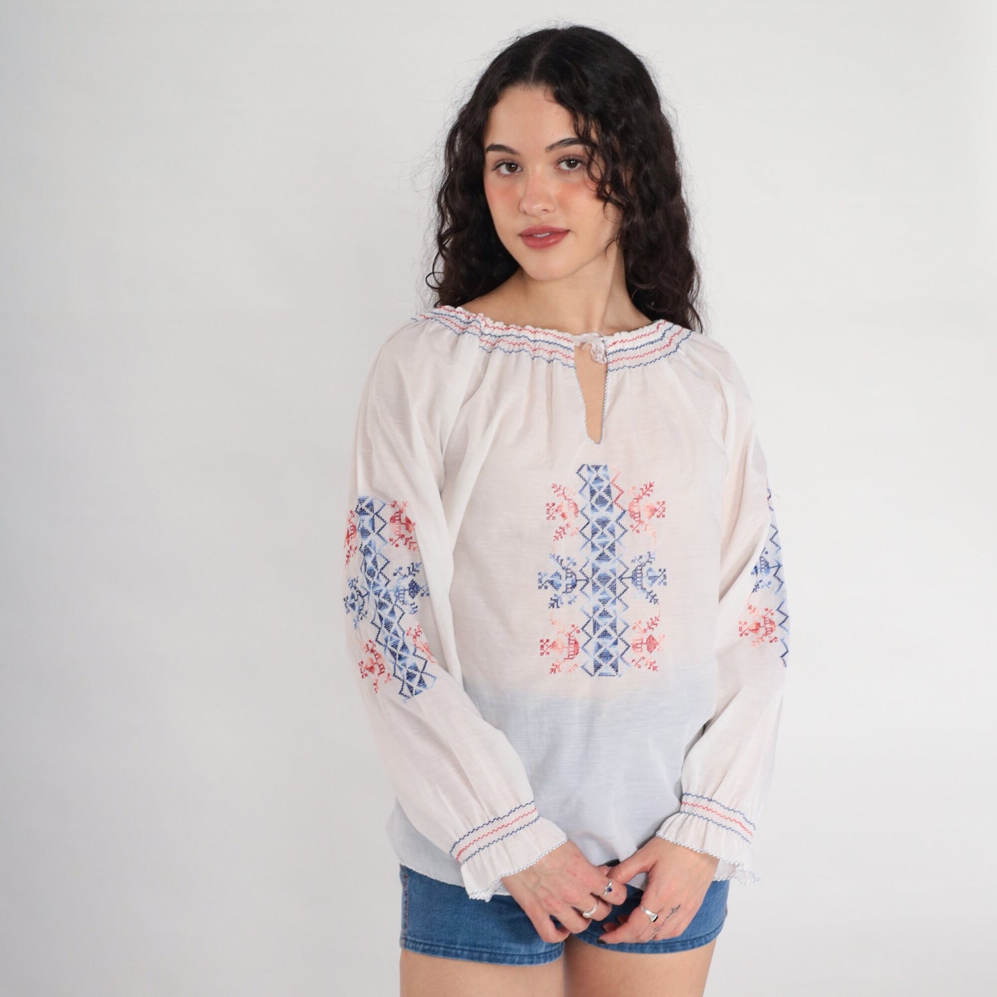 80s White Embroidered Peasant Blouse Keyhole Drawstring Neckline Small Medium