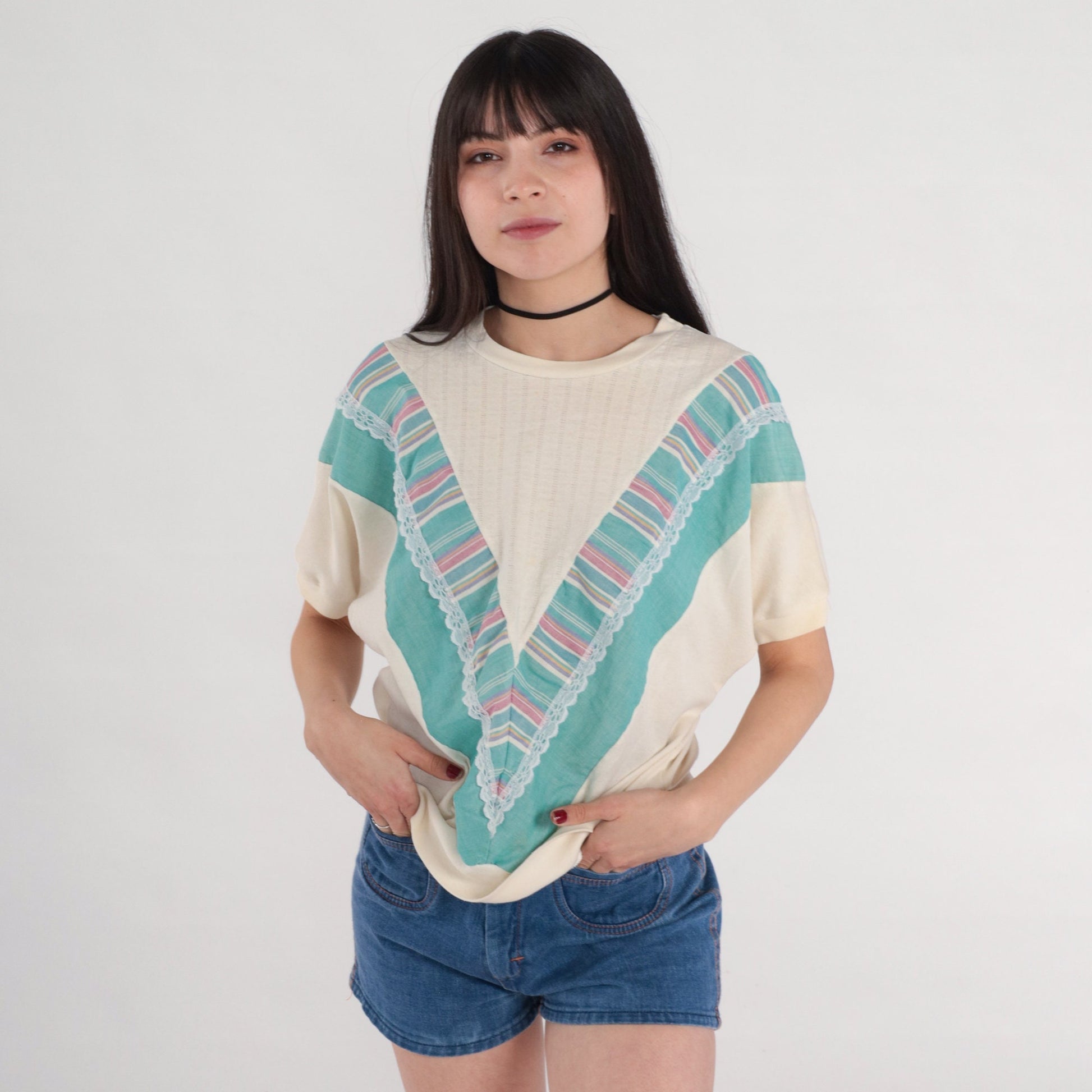 80s Chevron Striped Ribbed T-Shirt Cream Lace Trim Short Sleeve Medium M