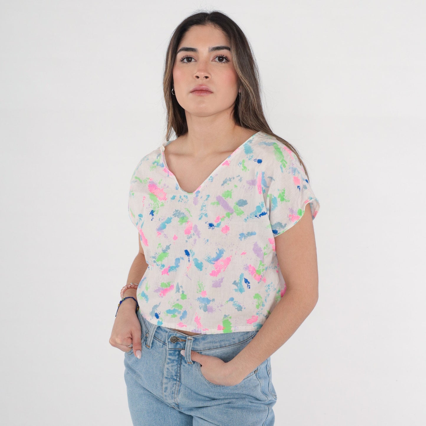 80s Paint Splatter Crop Top White Pink V-Neck Cap Sleeve Button Back Medium