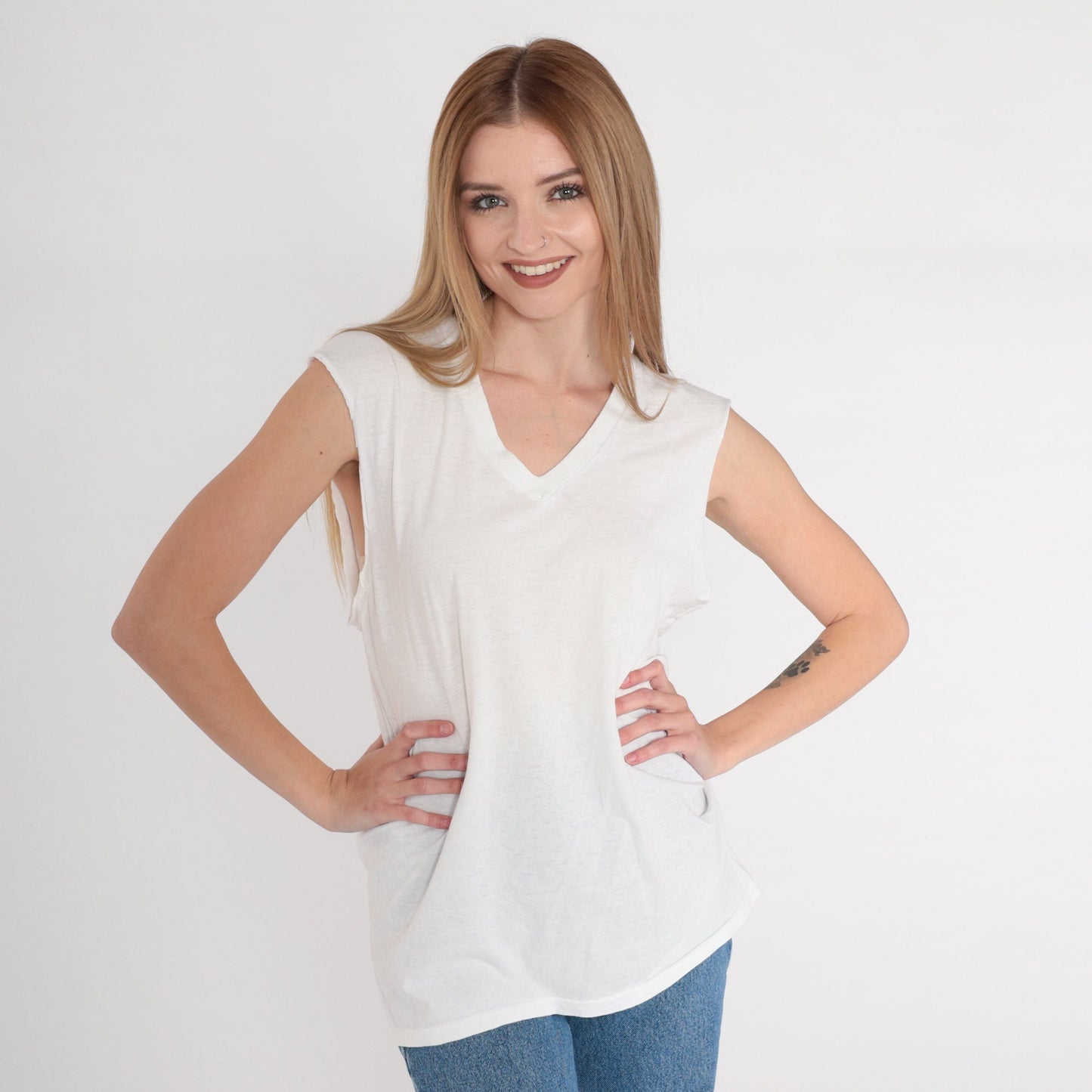 80s Hanes White V-Neck T-Shirt Single Stitch Cutoff Sleeves Medium
