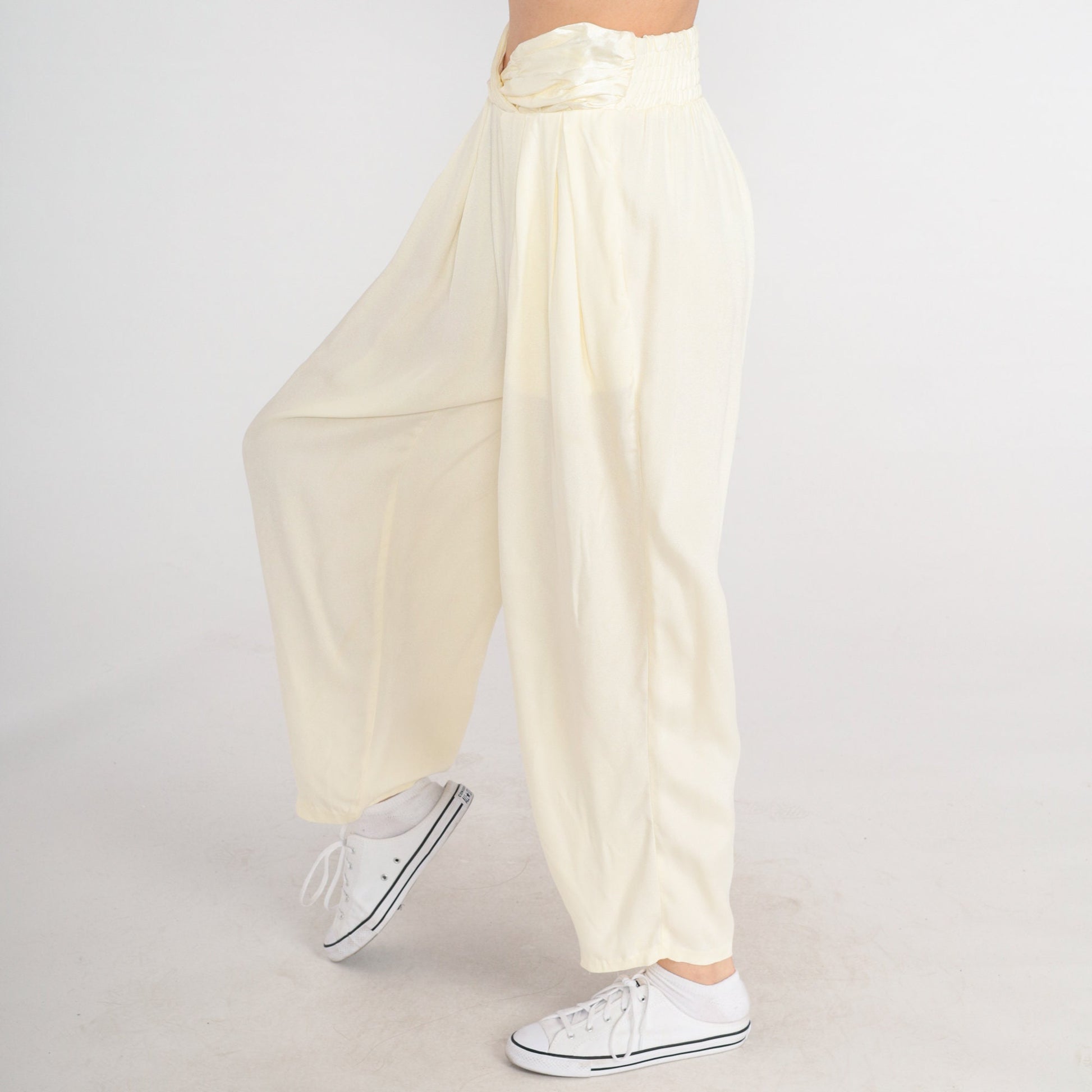 90s Clio Cream High-Waisted Tapered Pants Small