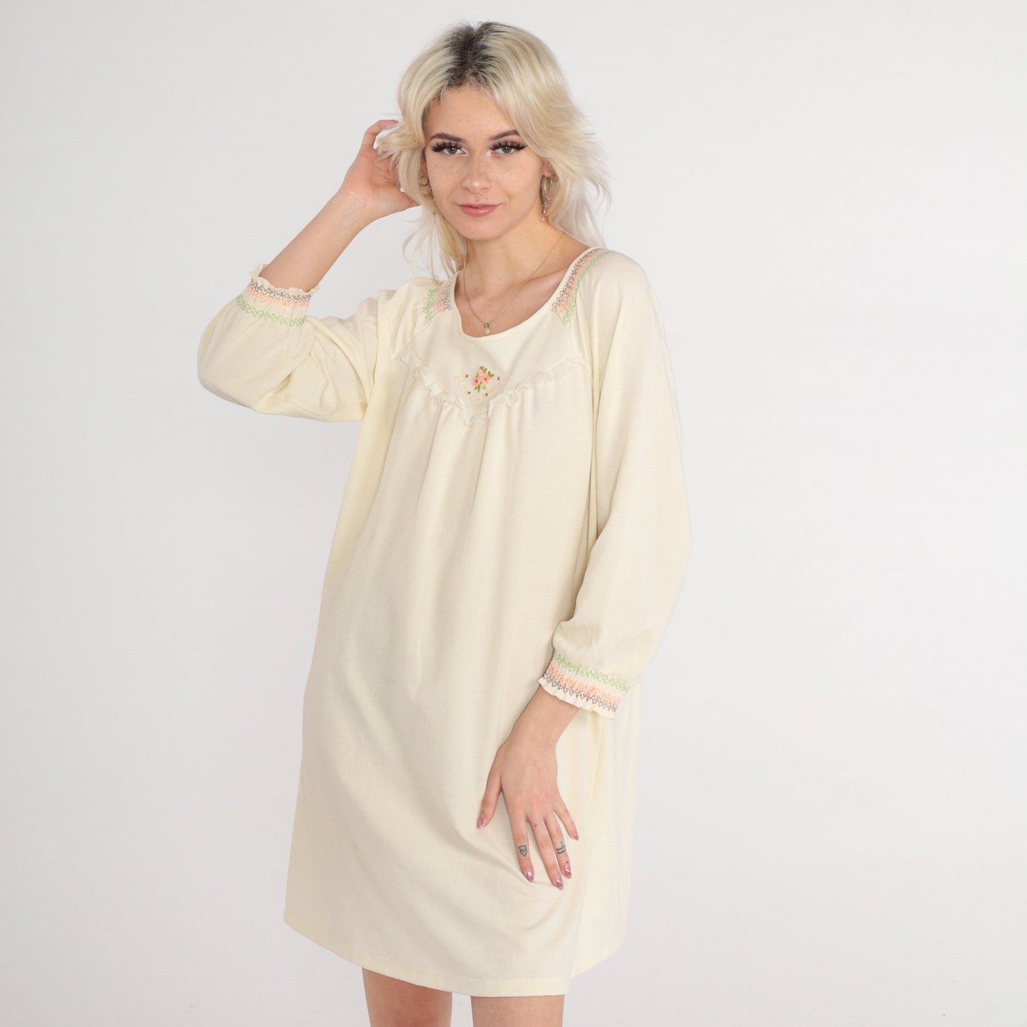 70s Cream Floral Embroidered Shift Dress Long Raglan Sleeves Mini Medium Large