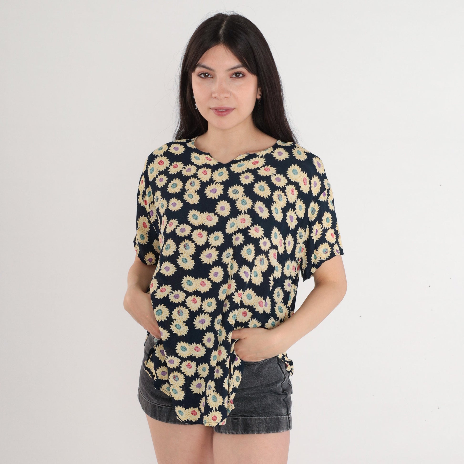 90s Daisy Floral Blouse Navy Puff Sleeve Peasant Top Side Slit Medium Large