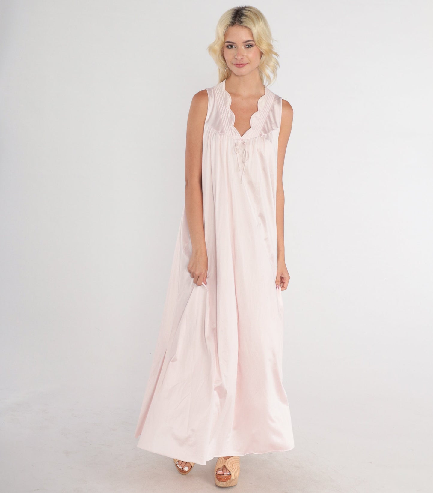 70s Baby Pink Slip Dress Maxi Nightgown Scalloped V-Neck Sleeveless Medium