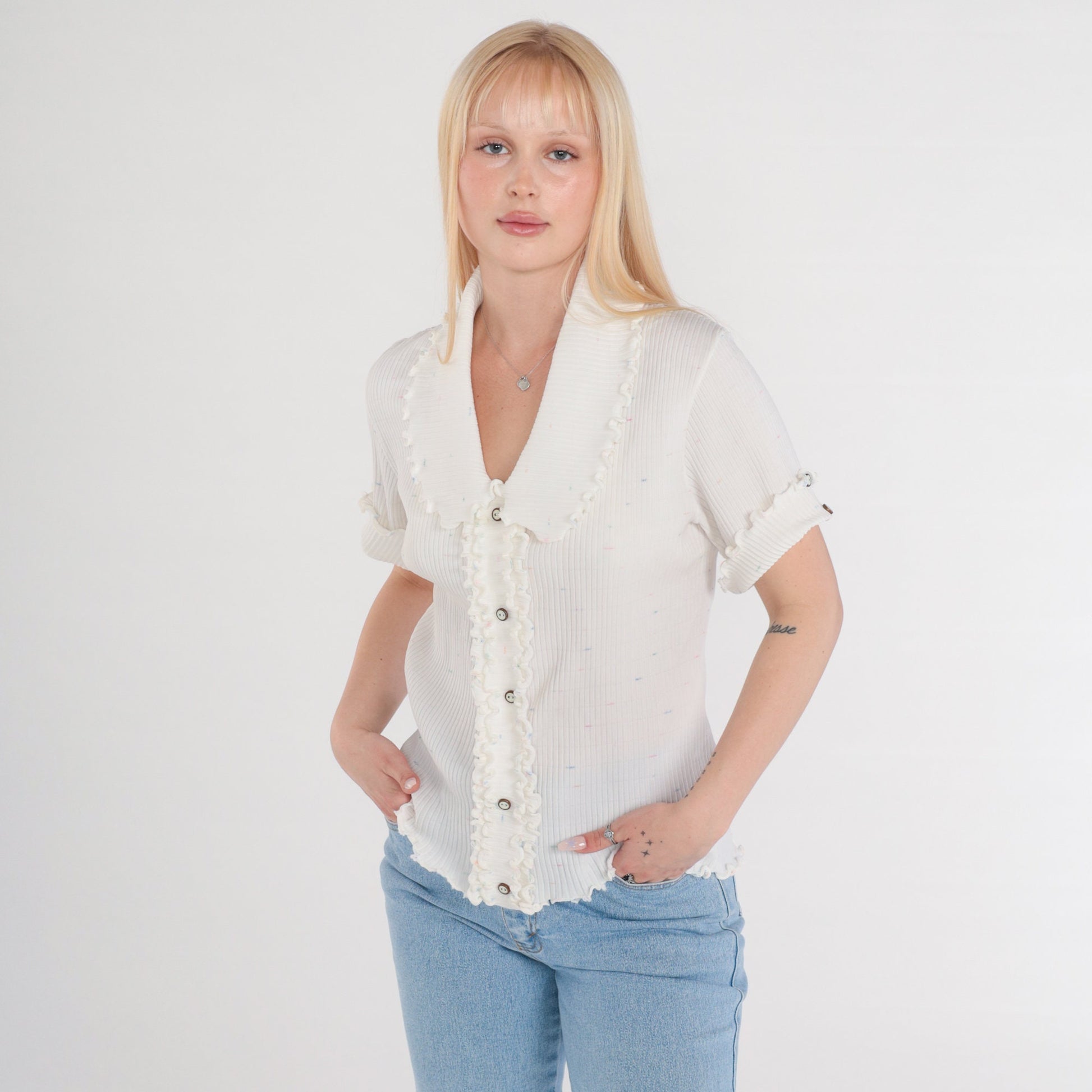 70s White Ribbed Blouse Rounded Collar Ruffle Short Sleeve Medium M
