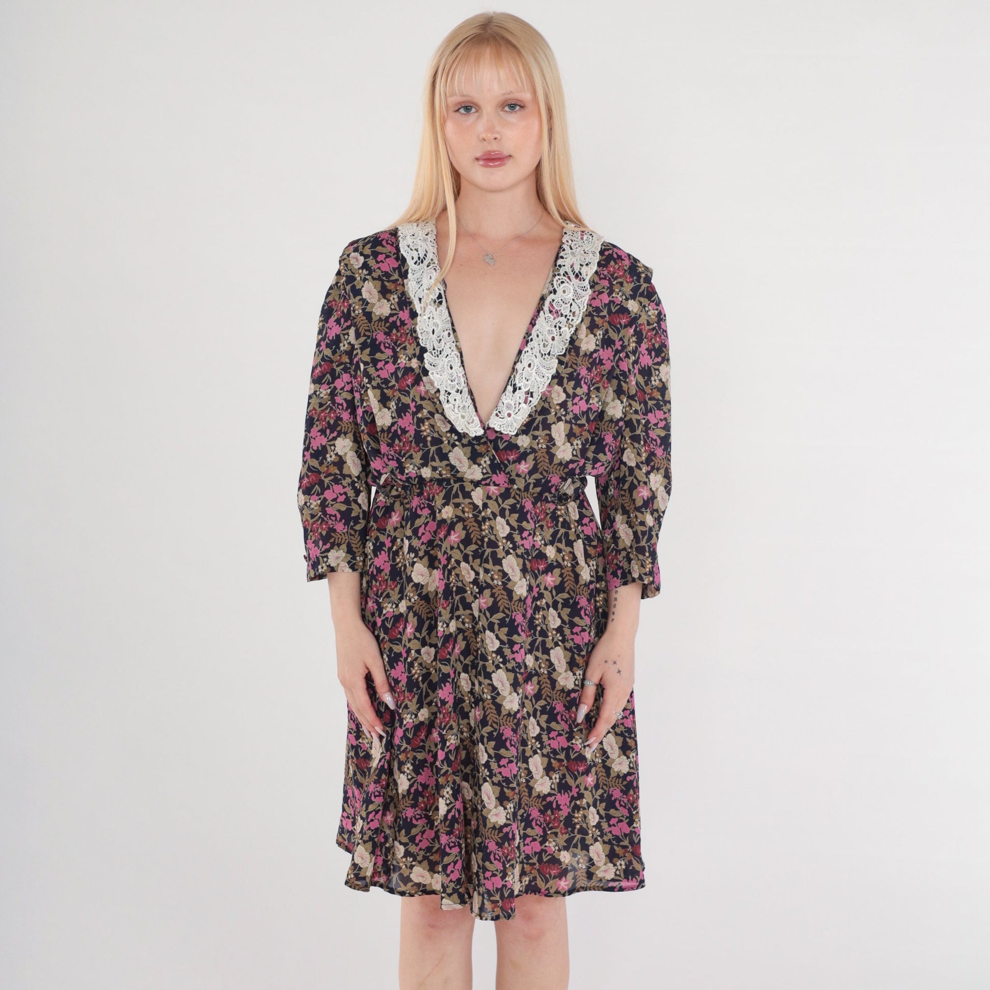 80s Floral Day Dress Navy Purple Print Lace Trim V-Neck Knee Length Medium