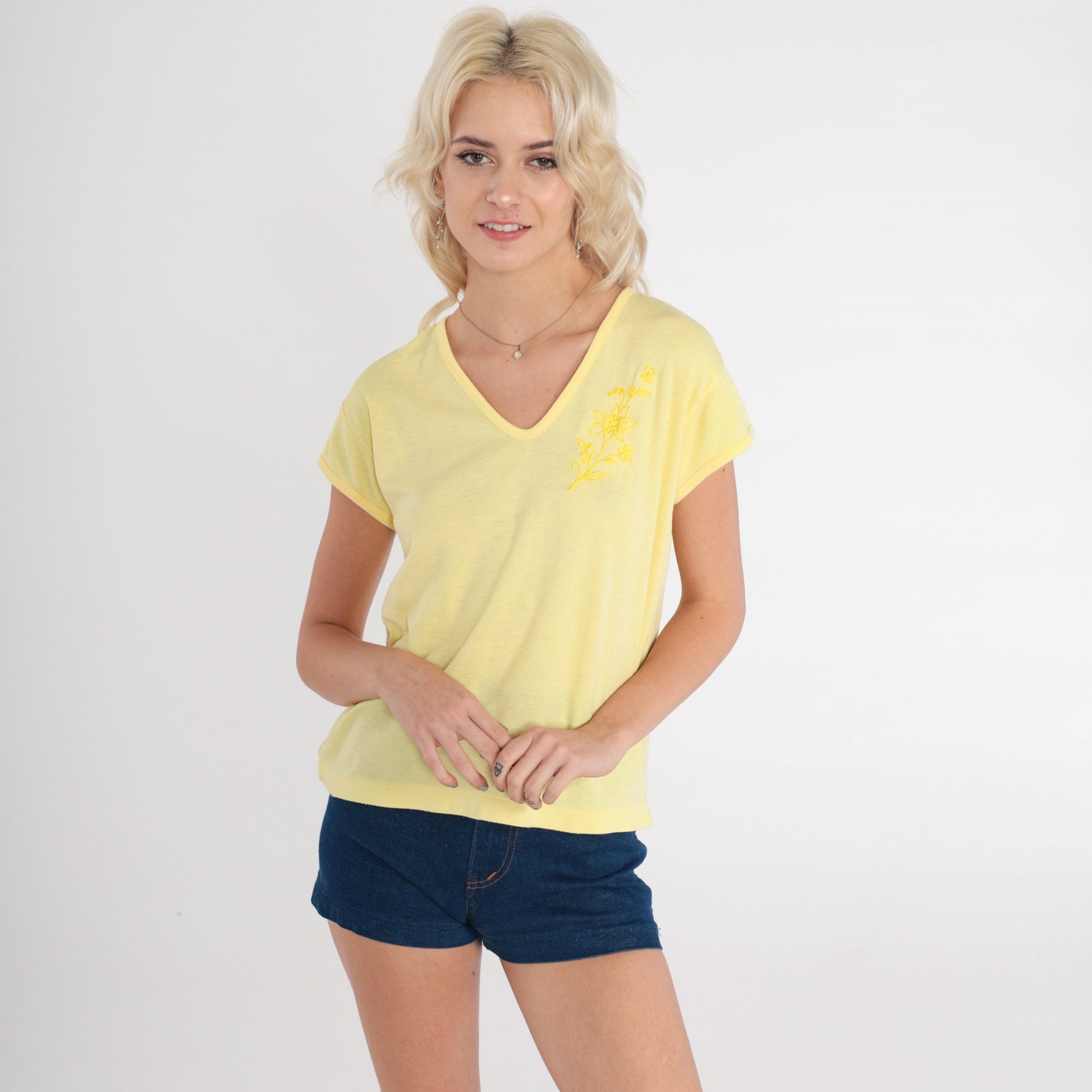 80s Floral Embroidered T-Shirt Yellow V-Neck Cap Sleeve Medium