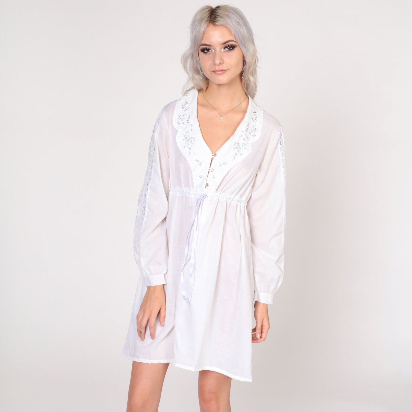 70s White Babydoll Robe Floral Embroidered Mini Dress Long Sleeve Extra Small XS