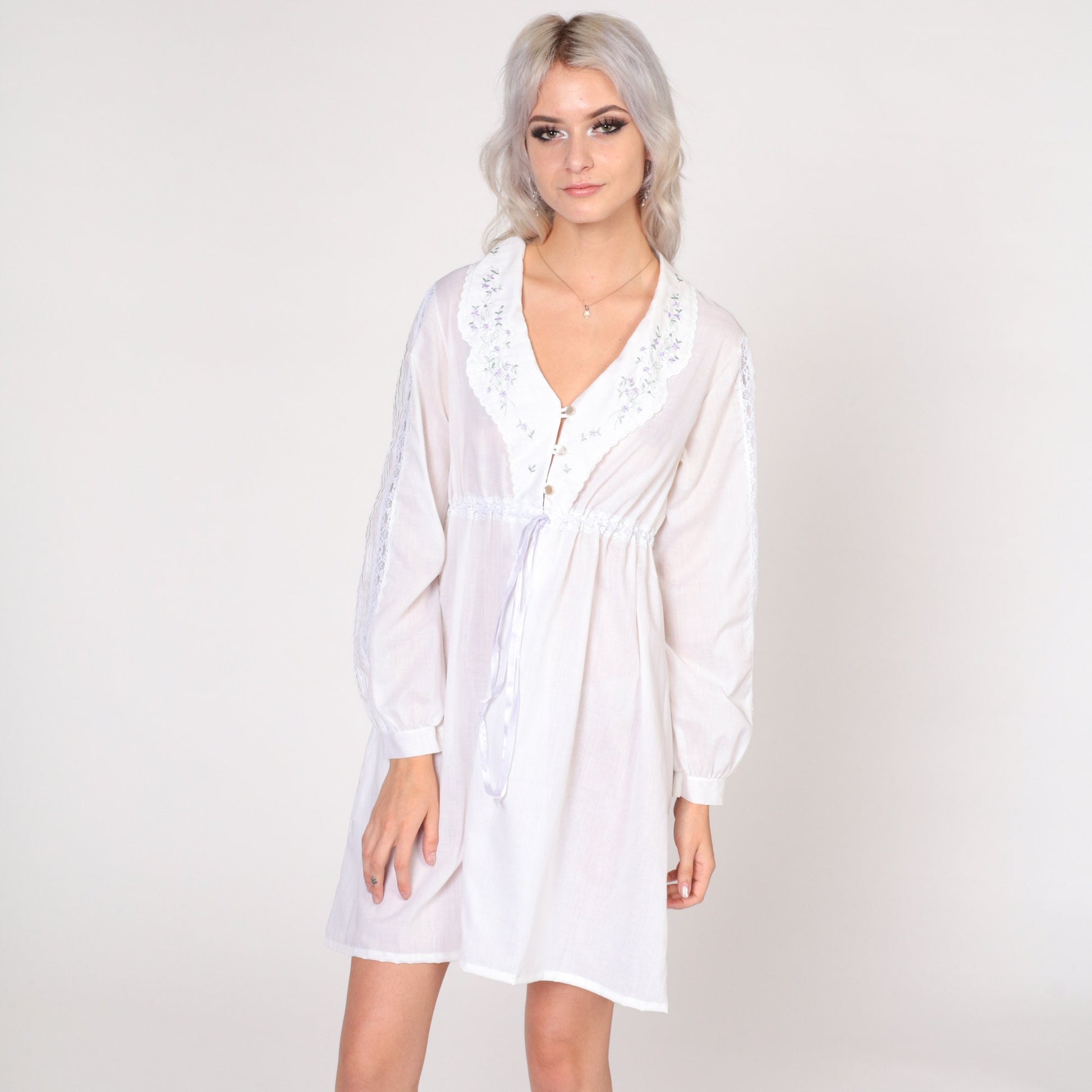 70s White Babydoll Robe Floral Embroidered Mini Dress Long Sleeve Extra Small XS