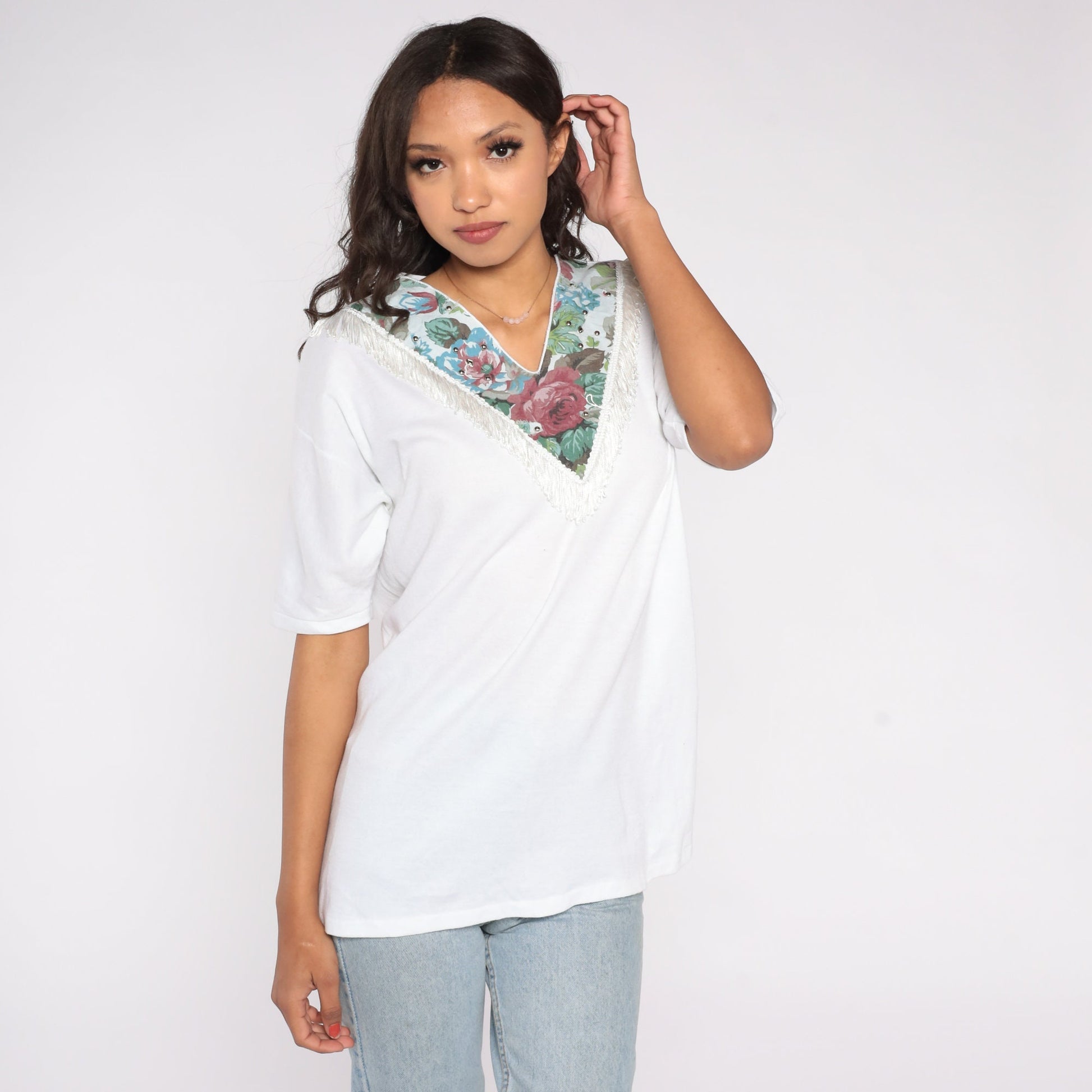 1990s Floral Studded Western Yoke T-Shirt White V-Neck Fringe Cowgirl Large